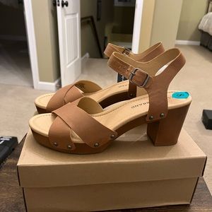 Lucky Brand Haidlee leather platform retro heel sandal size 8